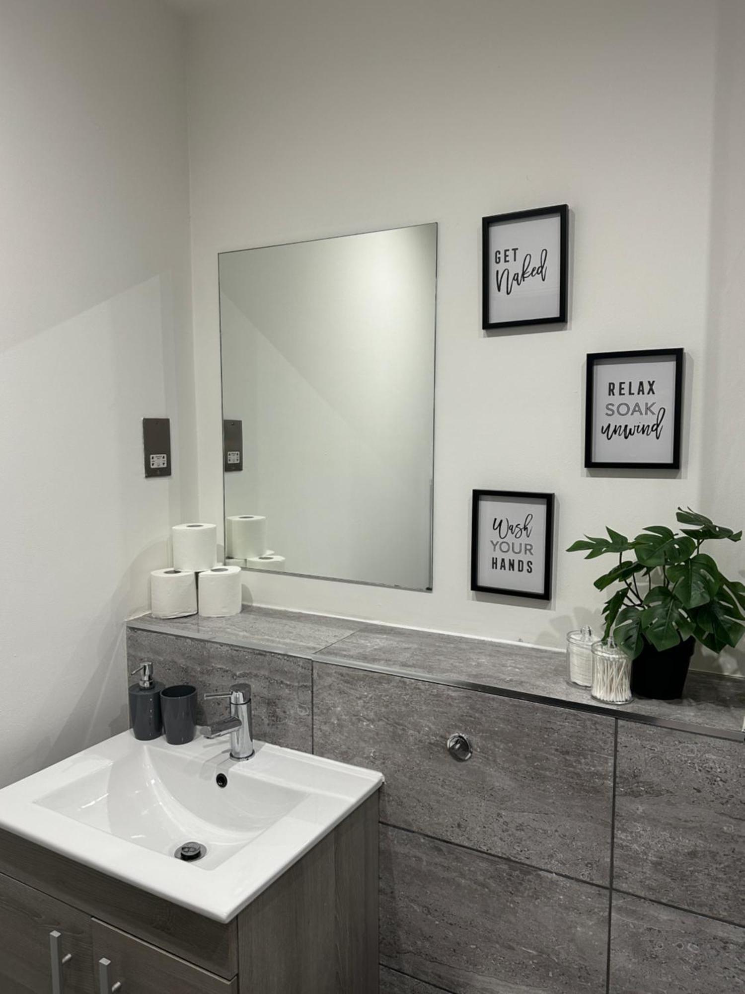 Retro Suite A Luxury Apartment With King Size Bed Wii Games And Entertainment Leicester Extérieur photo